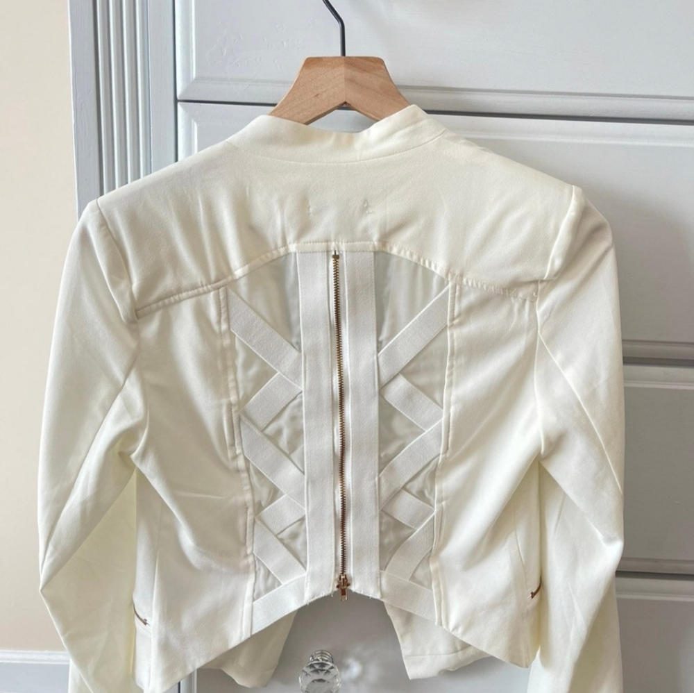 Blazer - Picture 2 of 2